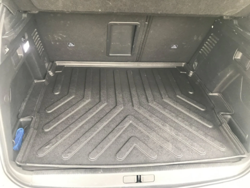 стелка за багажник Peugeot 3008