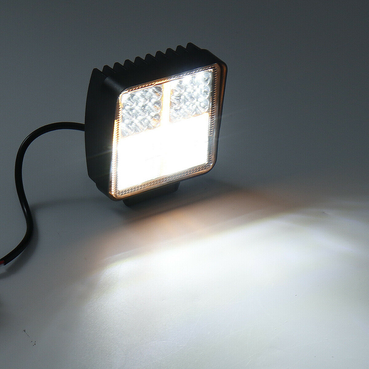 LED Работен Фар: Устойчив, Двуцветен, Комбиниран Лъч